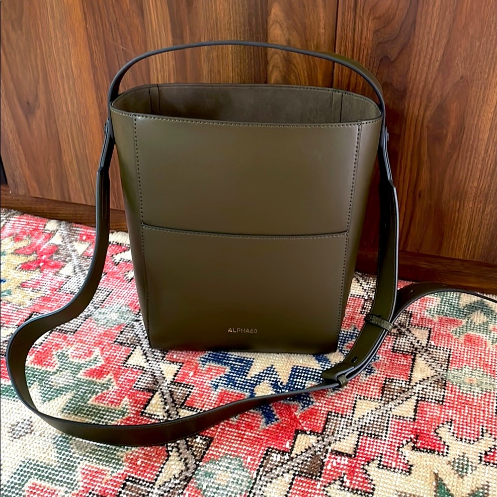 Alpha60 Odette leather bucket bag - olive green